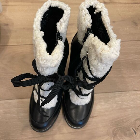 PALLI FAUX SHEARLING LACE-UP BOOTIE BCBGeneration - Picture 7 of 14